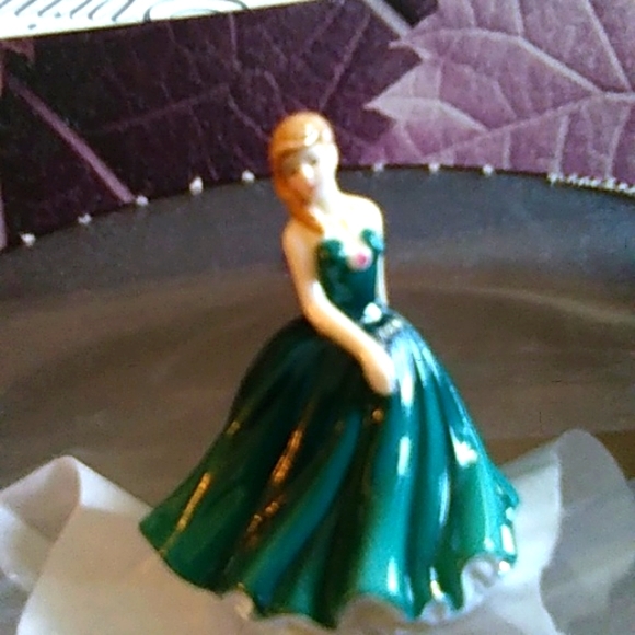 Mini Royal Dolton Figurine (Sarah) - Picture 7 of 13